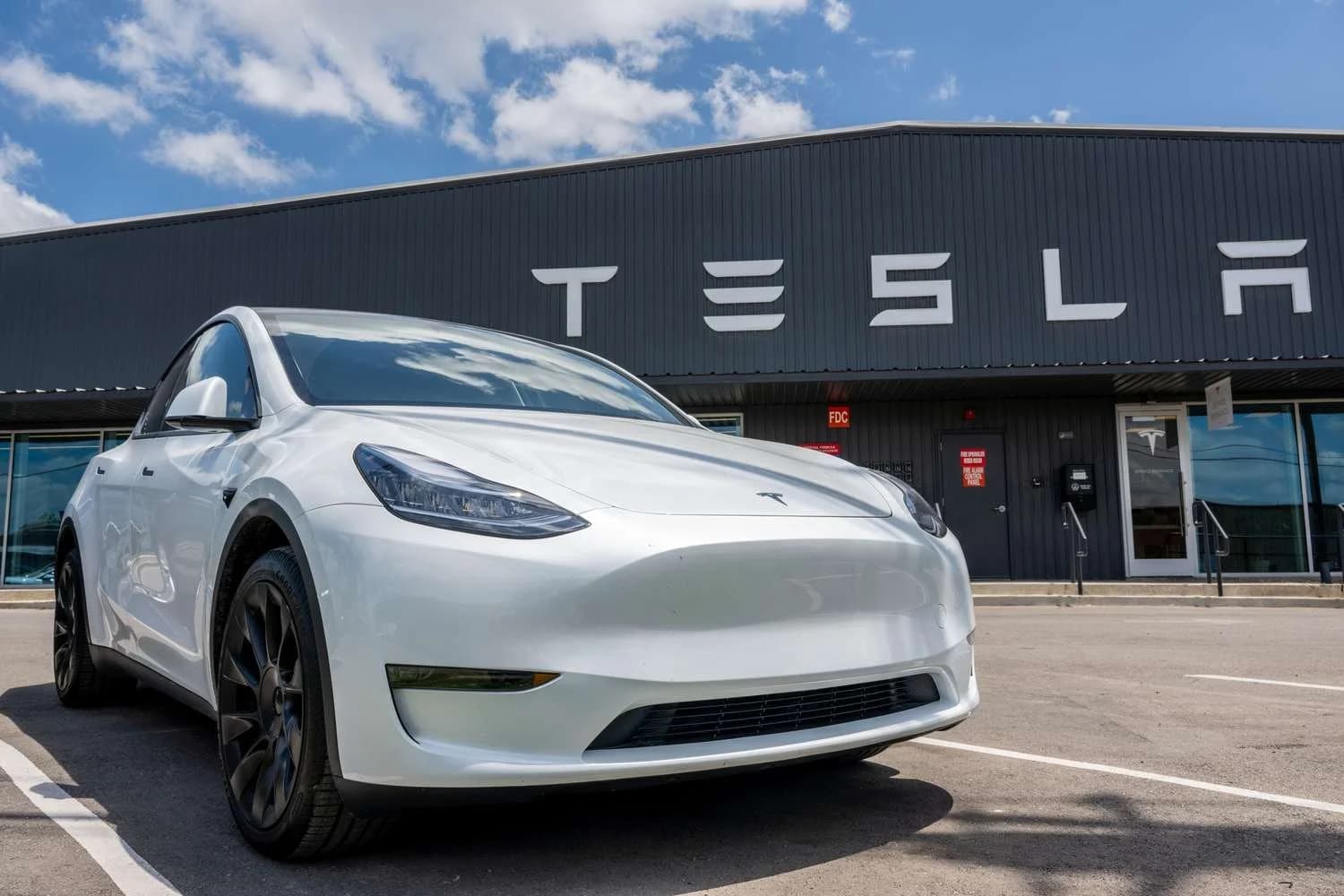 Tesla Q3 deliveries chart showing record vehicle and energy storage numbers for 2025